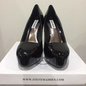 NWT Steve Madden Russhh Black Patent Pumps